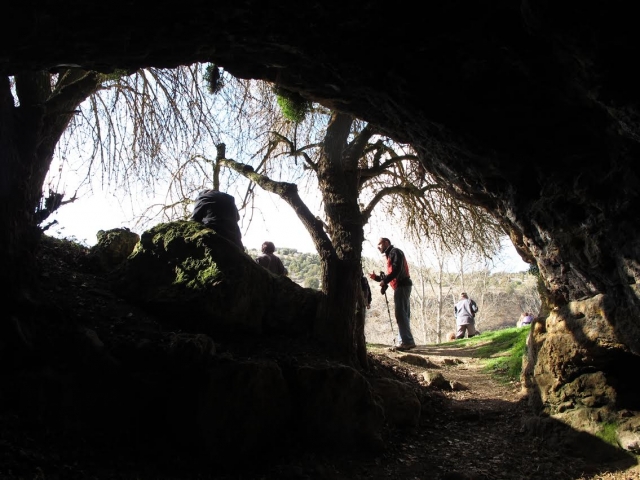  Na entrada da caverna 